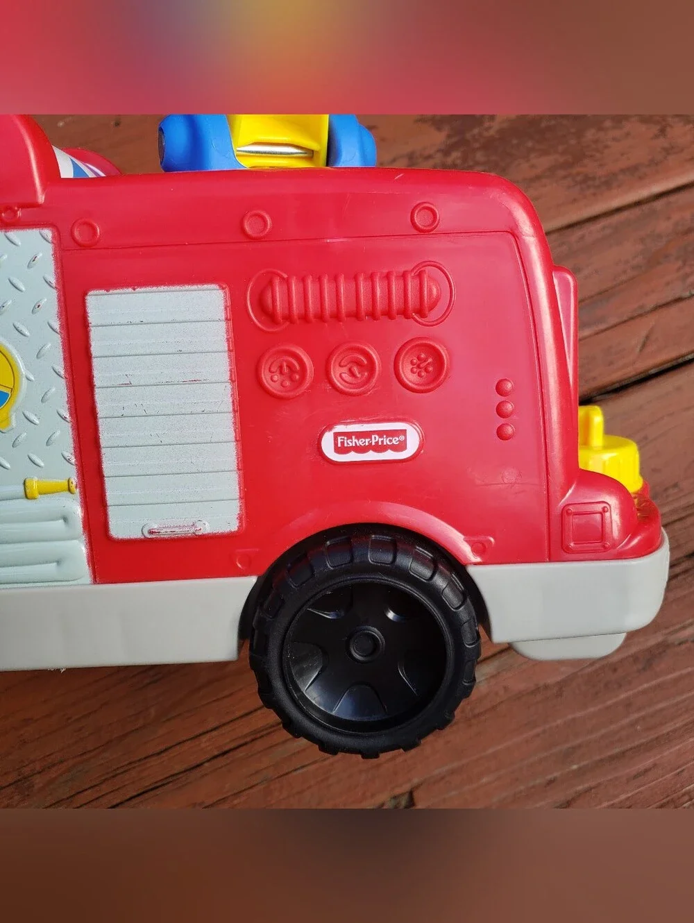 2016 Fisher-Price Little People Fire Truck & Firefighter Figures - Makes Noise